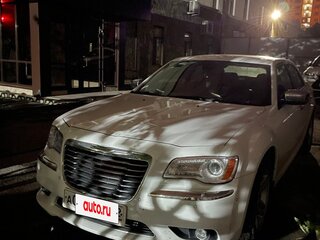 2012 Chrysler 300C II, белый, 2400000 рублей, вид 2