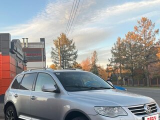 2007 Volkswagen Touareg I Рестайлинг, серебристый, 900000 рублей, вид 1