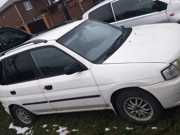 1998 Mazda Demio I (DW), белый, 145000 рублей