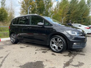 2018 Volkswagen Touran II, чёрный, 1600000 рублей, вид 3