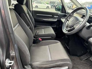 2018 Honda Stepwgn Spada V Рестайлинг, серый, 1880000 рублей, вид 4