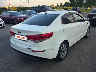 2016 Kia Rio III Рестайлинг, белый, 700000 рублей, вид 2