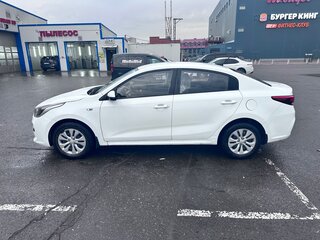 2018 Kia Rio IV, белый, 800000 рублей, вид 2