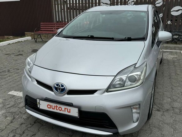 2012 Toyota Prius III Рестайлинг (XW30), серебристый, 1250000 рублей - вид 6