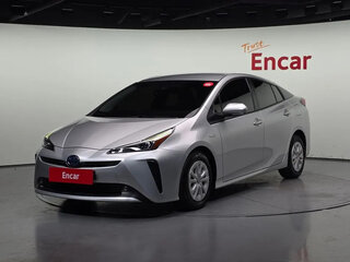 2021 Toyota Prius IV Рестайлинг (XW50), серый, 1620100 рублей, вид 3