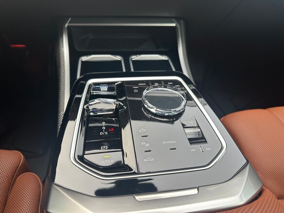 2023 BMW 7 серии 740d xDrive VII (G70), чёрный, 13300000 рублей - вид 25