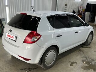 2011 Kia Ceed I Рестайлинг, белый, 700000 рублей, вид 4