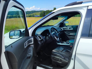 2013 Ford Explorer V, белый, 2200000 рублей, вид 2
