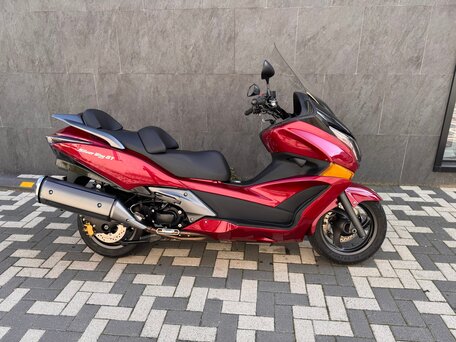 2010 Honda Silver Wing 400, красный, 700000 рублей, вид 1