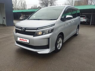 2015 Toyota Voxy III (R80), серебристый, 2000000 рублей, вид 2