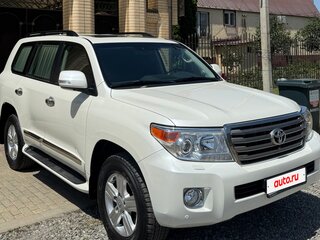 2015 Toyota Land Cruiser 200 Series Рестайлинг 1, белый, 8300000 рублей, вид 2