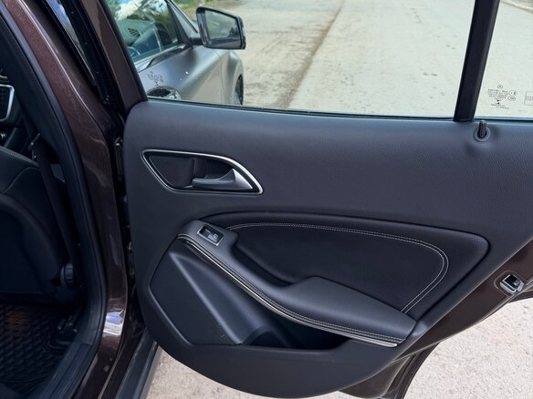 2015 Mercedes-Benz GLA 200 I (X156), коричневый, 2500000 рублей - вид 13