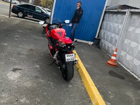 2019 Honda VFR 800, красный, 950000 рублей, вид 2