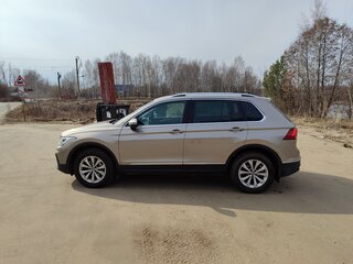 2021 Volkswagen Tiguan II Рестайлинг, золотистый, 2500000 рублей, вид 2