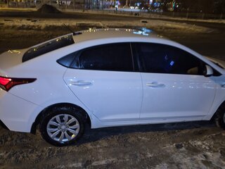 2017 Hyundai Solaris II, белый, 1000000 рублей, вид 3