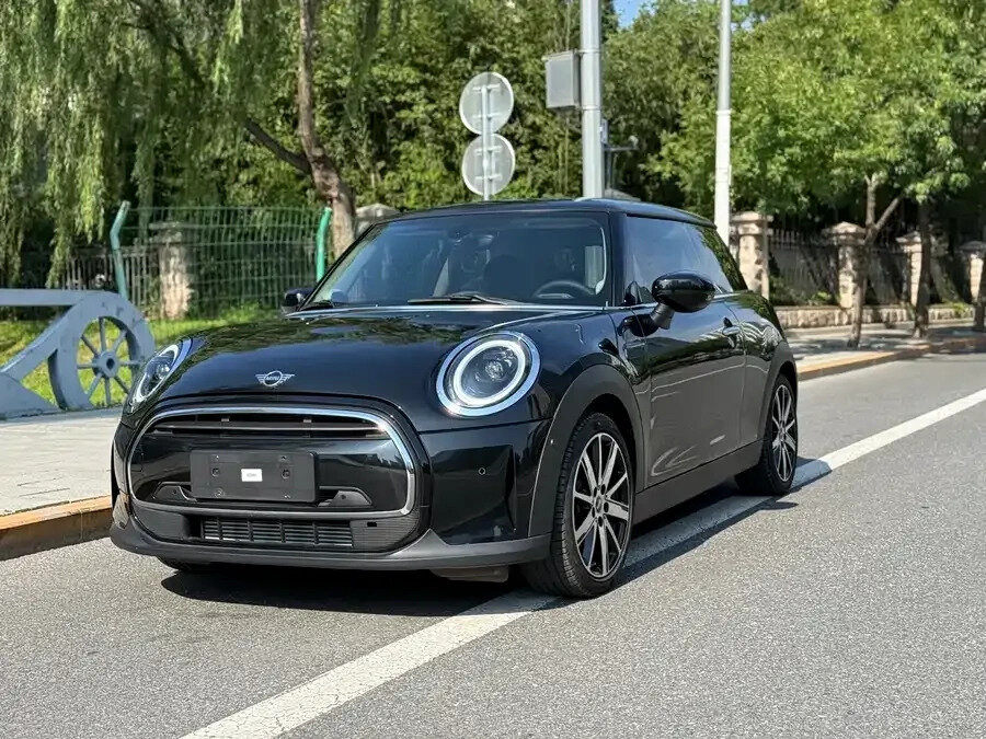 Открыть фотографии: Mini Hatch III (F55/F56) Рестайлинг 2