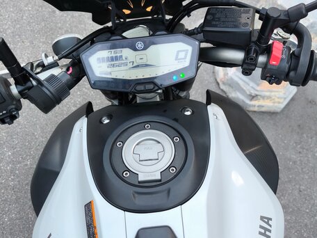 2015 Yamaha MT-07 (FZ-07), белый, 585000 рублей, вид 4