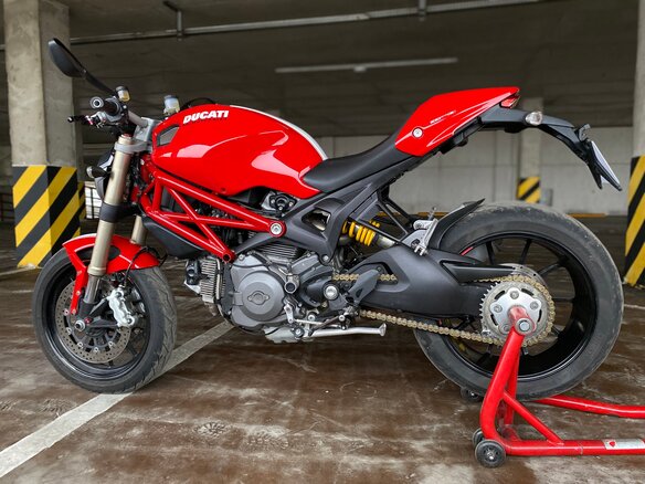 2012 Ducati Monster 1100, красный - вид 4