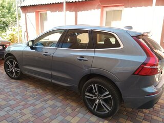2020 Volvo XC60 II, серый, 4350000 рублей, вид 3
