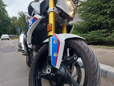 2018 BMW G 310 R, белый, 405000 рублей, вид 3