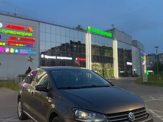 2017 Volkswagen Polo V Рестайлинг, коричневый, 680000 рублей, вид 2