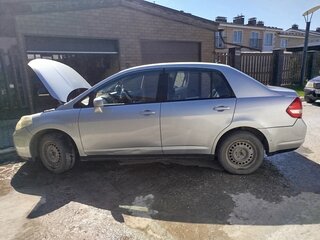 2010 Nissan Tiida I Рестайлинг, серый, 580000 рублей, вид 3