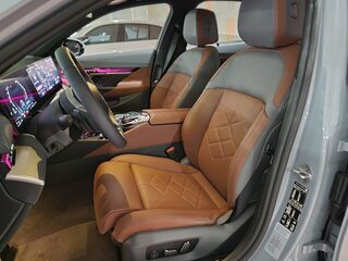 2026 BMW 5 серии 530i xDrive VIII (G60/G61/G68), серый, 8161306 рублей, вид 4