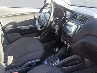 2017 Kia Rio III Рестайлинг, коричневый, 1150000 рублей, вид 5