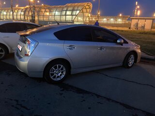 2015 Toyota Prius III Рестайлинг (XW30), серебристый, 1135000 рублей, вид 2