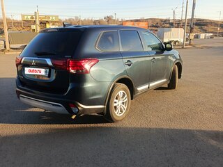 2021 Mitsubishi Outlander III Рестайлинг 3, синий, 1900000 рублей, вид 4