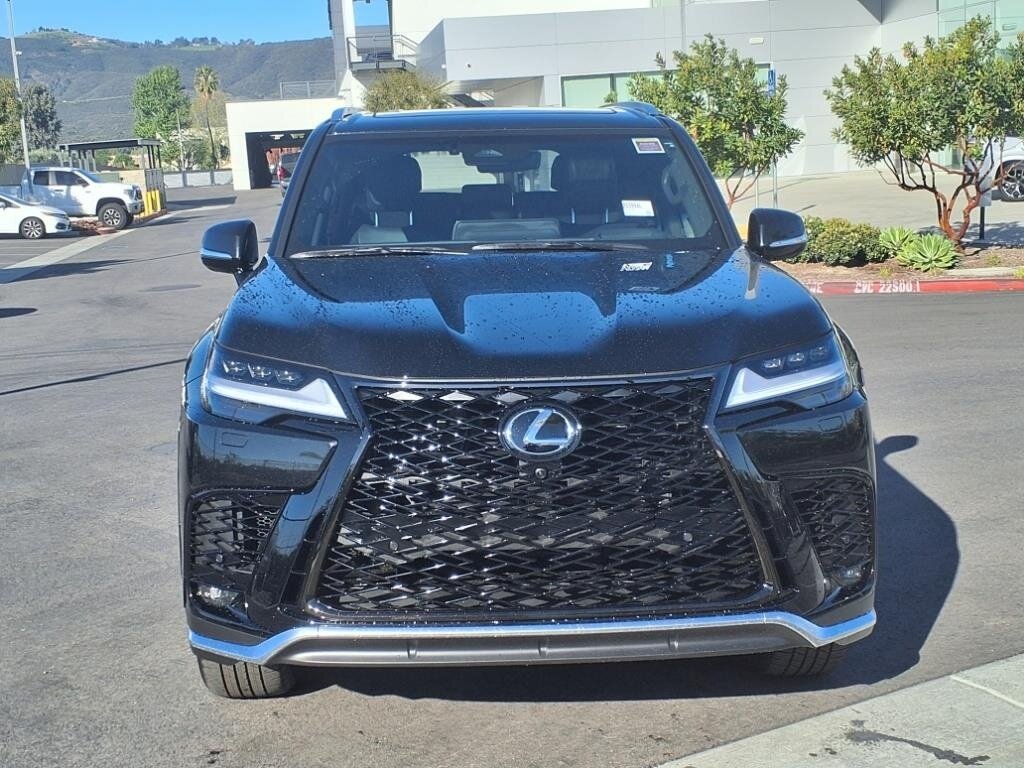 Открыть фотографии: Lexus LX IV
