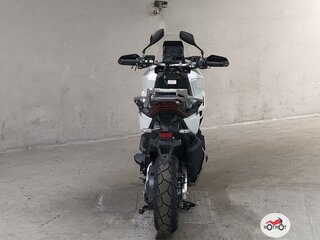 2025 Honda X-ADV, белый, 1689000 рублей, вид 4
