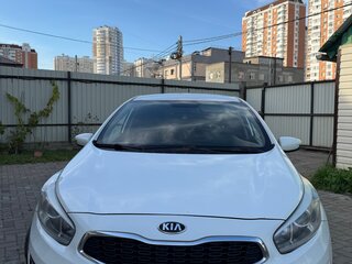 2016 Kia Ceed II Рестайлинг, белый, 800000 рублей, вид 2