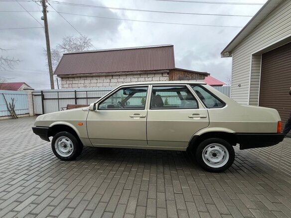 1995 Lada (ВАЗ) 21099, бежевый, 590000 рублей - вид 2