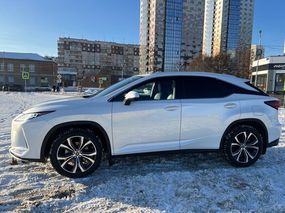 2019 Lexus RX 300 IV Рестайлинг, белый, 5500000 рублей - вид 5