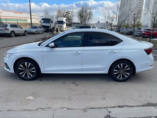 2021 Skoda Octavia IV (A8), белый, 2550000 рублей, вид 4