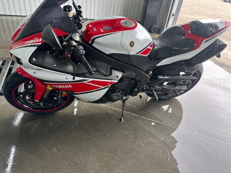 2012 Yamaha YZF-R1, красный, 1000000 рублей, вид 3