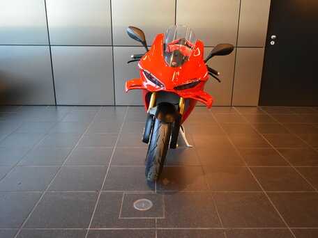 2024 Ducati Panigale V4, красный, 3499000 рублей, вид 2