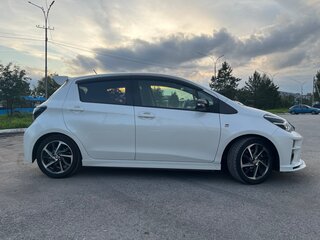 2019 Toyota Vitz III (XP130) Рестайлинг 2, белый, 1350000 рублей, вид 5
