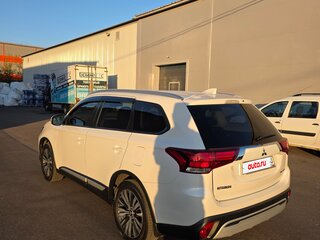 2019 Mitsubishi Outlander III Рестайлинг 3, белый, 2250000 рублей, вид 4