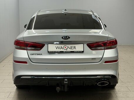 2019 Kia Optima IV Рестайлинг, серебристый, 1870000 рублей, вид 3