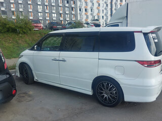 2004 Honda Elysion I, белый, 1550000 рублей, вид 4
