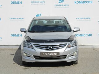 2015 Hyundai Solaris I Рестайлинг, серебристый, 990000 рублей, вид 2