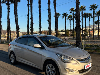 2015 Hyundai Solaris I Рестайлинг, серебристый, 950000 рублей, вид 1
