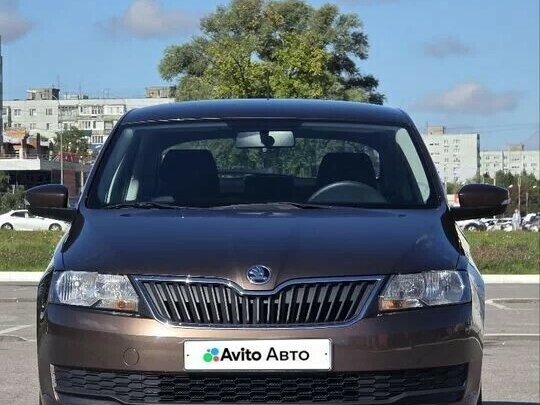 2018 Skoda Rapid I Рестайлинг, коричневый, 1380000 рублей - вид 2