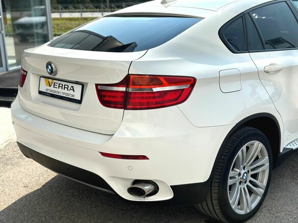 2013 BMW X6 35i I (E71) Рестайлинг, белый - вид 12