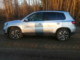 2013 Volkswagen Tiguan I Рестайлинг, серебристый, 950000 рублей, вид 3