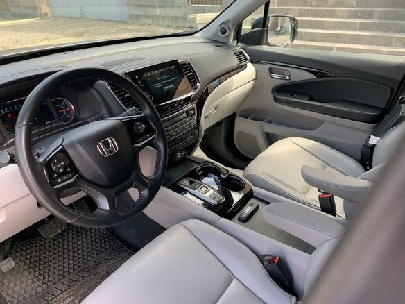 2020 Honda Pilot 6AT III Рестайлинг, серый, 5500000 рублей - вид 5