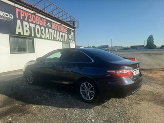 2016 Toyota Camry US Market VII (XV50) Рестайлинг, чёрный, 1905000 рублей, вид 4