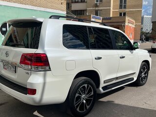 2018 Toyota Land Cruiser 200 Series Рестайлинг 2, белый, 8250000 рублей, вид 4